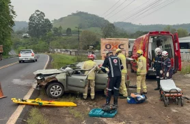Grave acidente na PR-566 deixa mulher ferida após capotamento