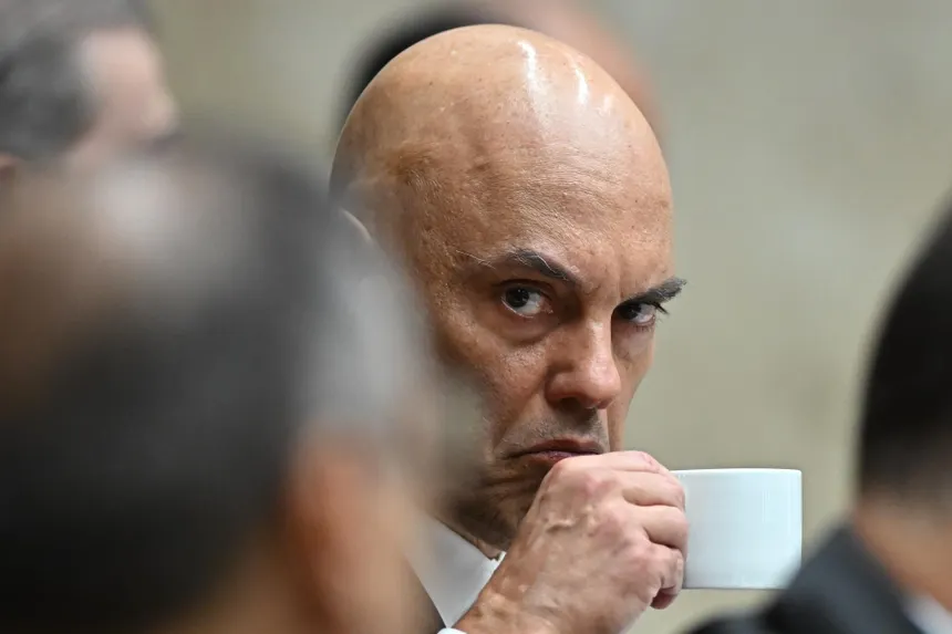 Imagem referente a Fachin retira Alexandre de Moraes da relatoria do Inquérito das Fake News após 7 anos