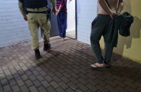 Dois homens são presos por dívida de pensão alimentícia e são levados à delegacia de Cascavel