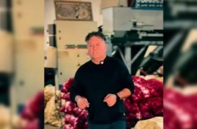 Carga de batatas de 1 tonelada cai e esmaga vereador em SC um dia após o seu aniversário