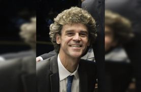 Três Roland Garros e um número 1: Guga chega aos 50 anos como ídolo do tênis