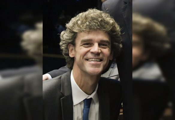 Três Roland Garros e um número 1: Guga chega aos 50 anos como ídolo do tênis