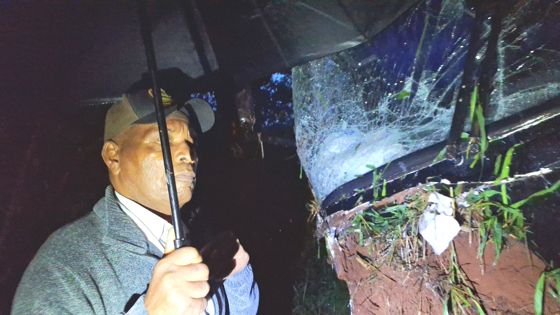 “Deus nos livrou de algo pior”, diz passageiro após ônibus sair da pista na BR-369 em Cascavel