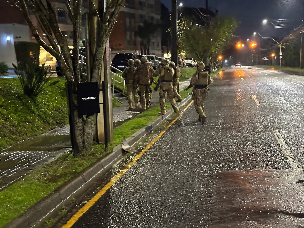 Polícia Civil prende três suspeitos de homicídio ligado ao tráfico no Prado Velho, em Curitiba Imagem referente a Polícia Civil prende três suspeitos de homicídio ligado ao tráfico no Prado Velho, em Curitiba