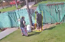Vídeo mostra mulher expulsando ladrão que furtava churrasqueira: "ladrãozinho filho da P#ta"