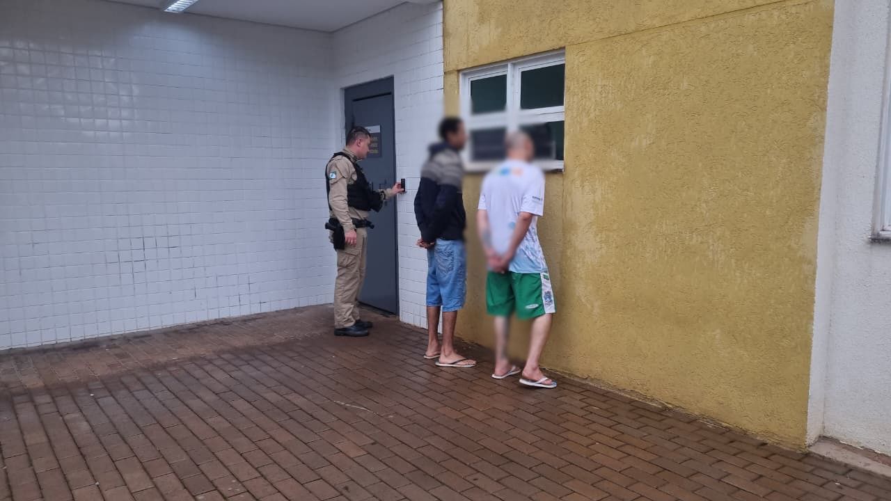 PM localiza procurado por homicídio no XIV de Novembro; outro suspeito é detido com drogas
