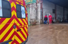 Motociclista desliza em mancha de óleo e fica ferida na Rua João Merlin