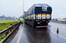 Caminhão em pane e cerração deixam Trevo Cataratas com congestionamento Caminhão em pane e cerração deixam Trevo Cataratas com congestionamento