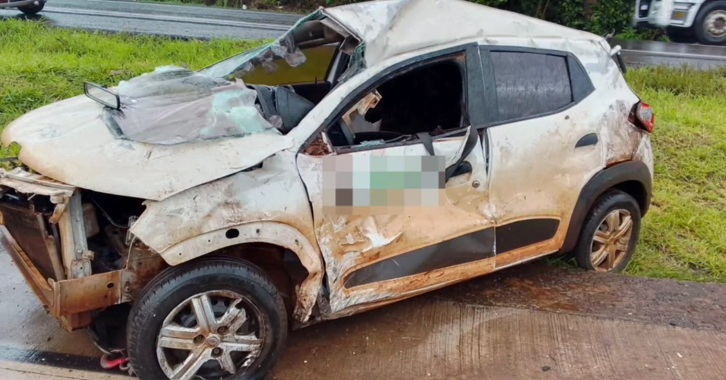 Imagem referente a Grave acidente entre carro e carreta deixa motorista ferido na BR-163 em Capitão Leônidas Marques