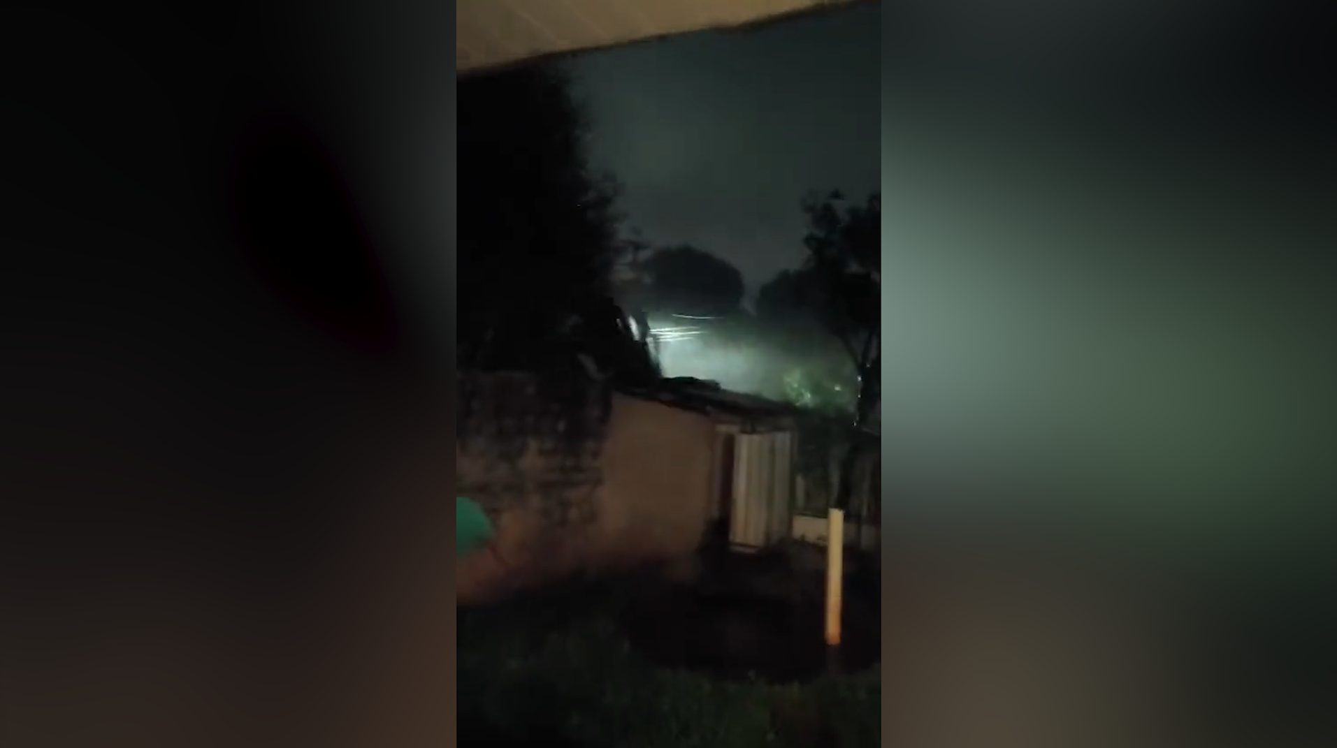 Temporal com granizo causa transtornos na Vila C, em Foz do Iguaçu