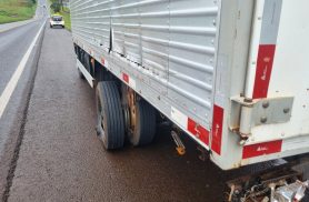 Após invasão de pista, caminhões batem lateralmente na BR-277 Após invasão de pista, caminhões batem lateralmente na BR-277
