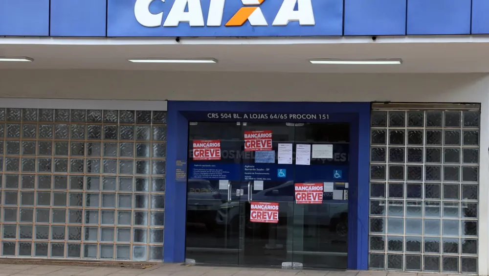 Caixa entra em greve nacional; BB tem paralisação parcial Imagem referente a Caixa entra em greve nacional; BB tem paralisação parcial