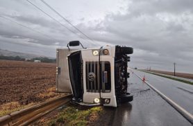 Vento forte provoca tombamento de caminhão na BR-163, entre Toledo e Marechal Cândido Rondon