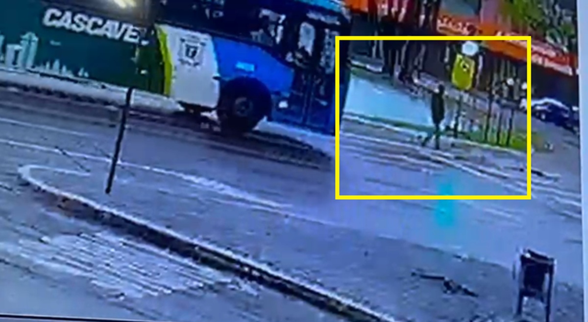 Veja imagens de homem sendo atropelado por ônibus no Centro de Cascavel