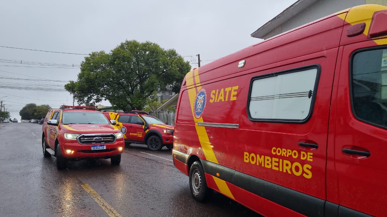 Adolescente cai de sacada com cinco metros e tem lesão na cabeça