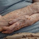 Imagem relativa a Número de lares com idosos em insegurança alimentar cai em dois anos