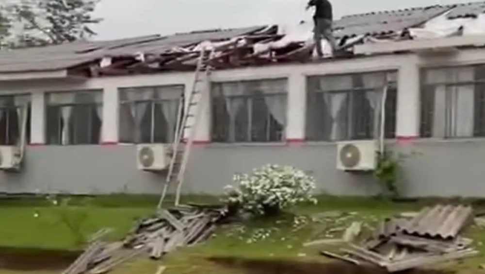 Tornados, mortes e destruição: Temporal avassalador deixa rastro de estragos e coloca o Paraná em alerta vermelho Imagem referente a Tornados, mortes e destruição: Temporal avassalador deixa rastro de estragos e coloca o Paraná em alerta vermelho