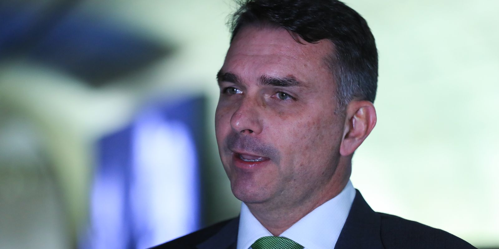 Imagem referente a Mendonça incluiu Flávio Bolsonaro como investigado no caso Dark Horse