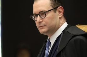STF: Zanin pede a Fachin acesso a todo material de celular de Vorcaro