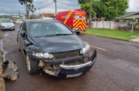 Honda Civic bate na traseira de C3 estacionado no Parque São Paulo, em Cascavel