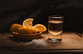 Dia da Cachaça lembra a bebida que já foi proibida e acabou virando símbolo do Brasil