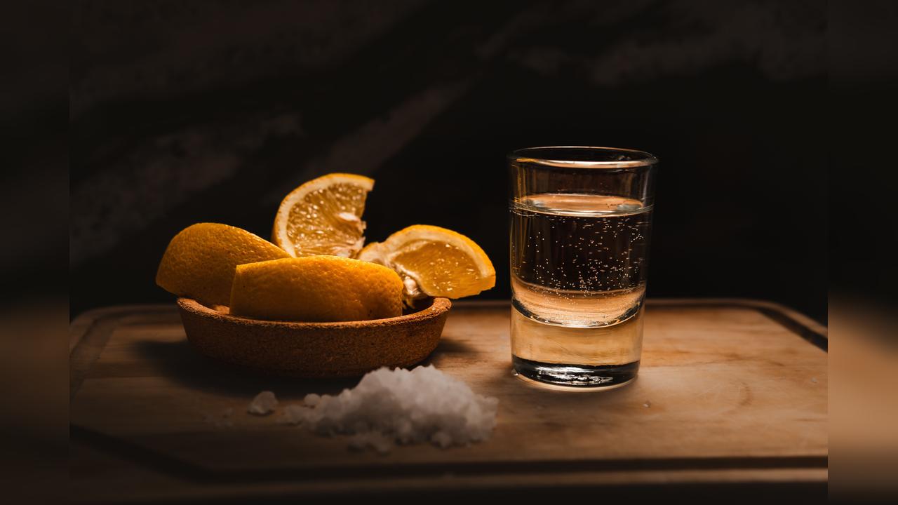 Dia da Cachaça lembra a bebida que já foi proibida e acabou virando símbolo do Brasil Imagem referente a Dia da Cachaça lembra a bebida que já foi proibida e acabou virando símbolo do Brasil