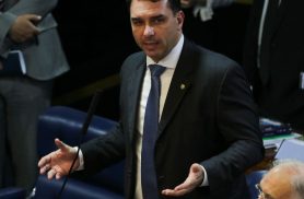Defesa de Flávio Bolsonaro tentou levar caso Dark Horse a Mendonça