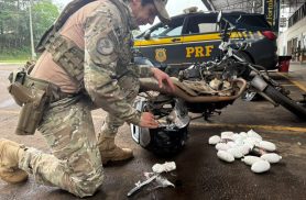 PRF apreende 5 kg e meio de haxixe escondidos em tanque de motocicleta em Laranjeiras do Sul