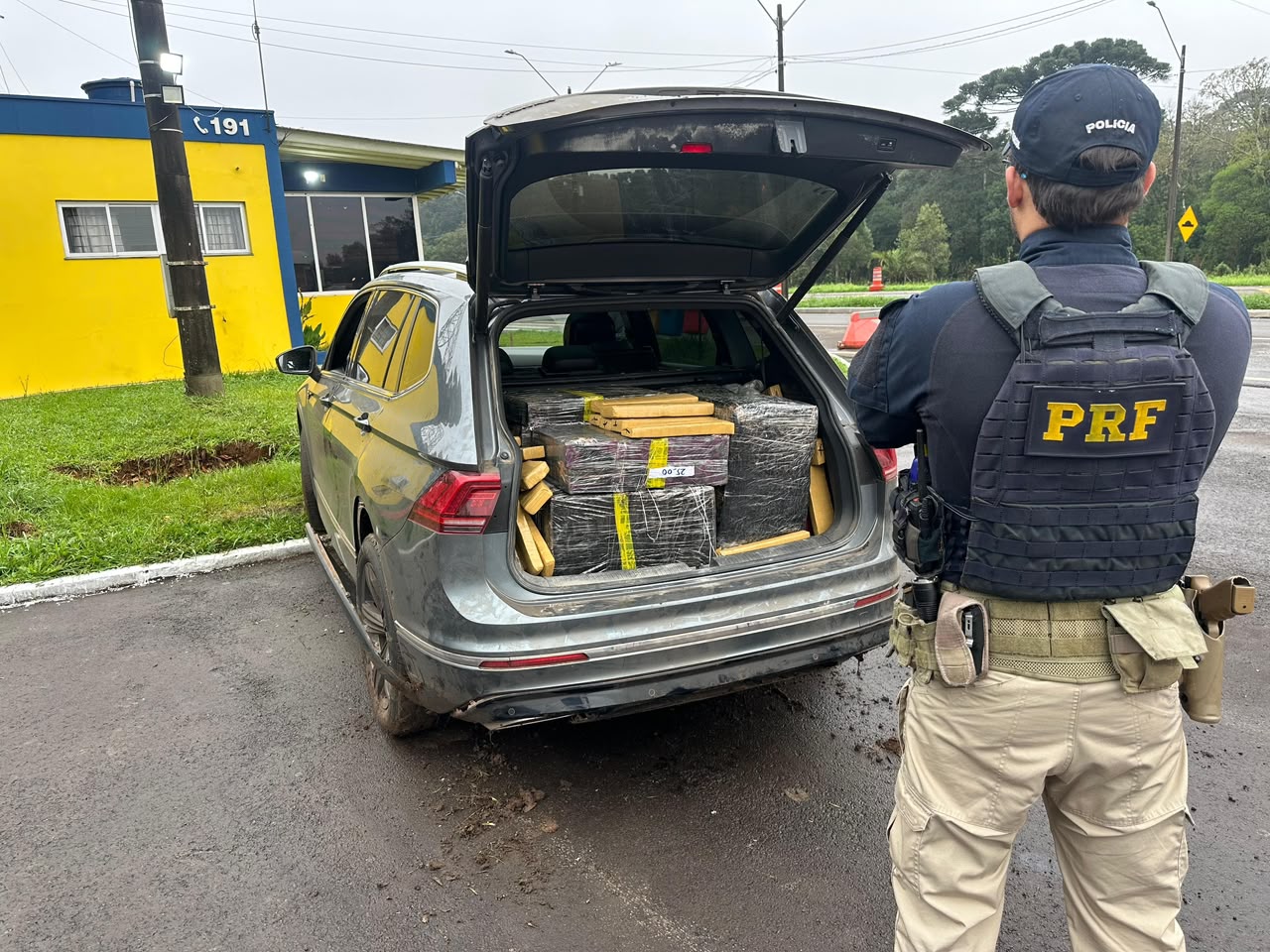PRF apreende 897 quilos de drogas em duas ocorrências distintas em Guarapuava