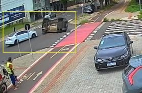 Veja Duster capotando após acidente com Audi A3