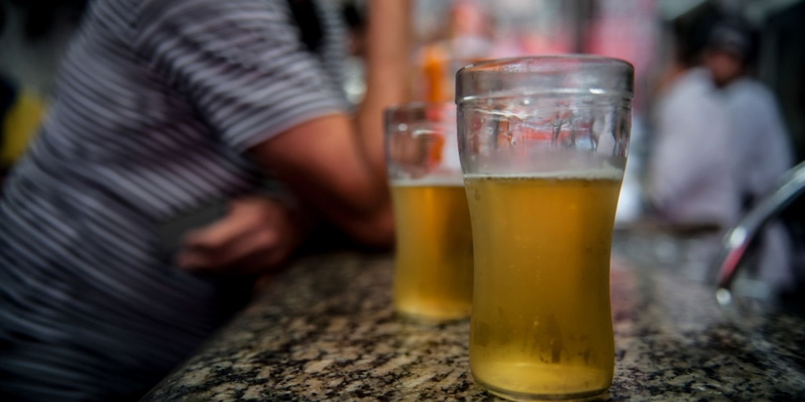 Imagem referente a Álcool e cigarro podem causar cegueira, alertam especialistas