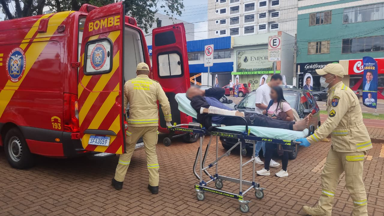 Homem sofre queda de autopropelido e é socorrido pelo Siate no Centro de Cascavel
