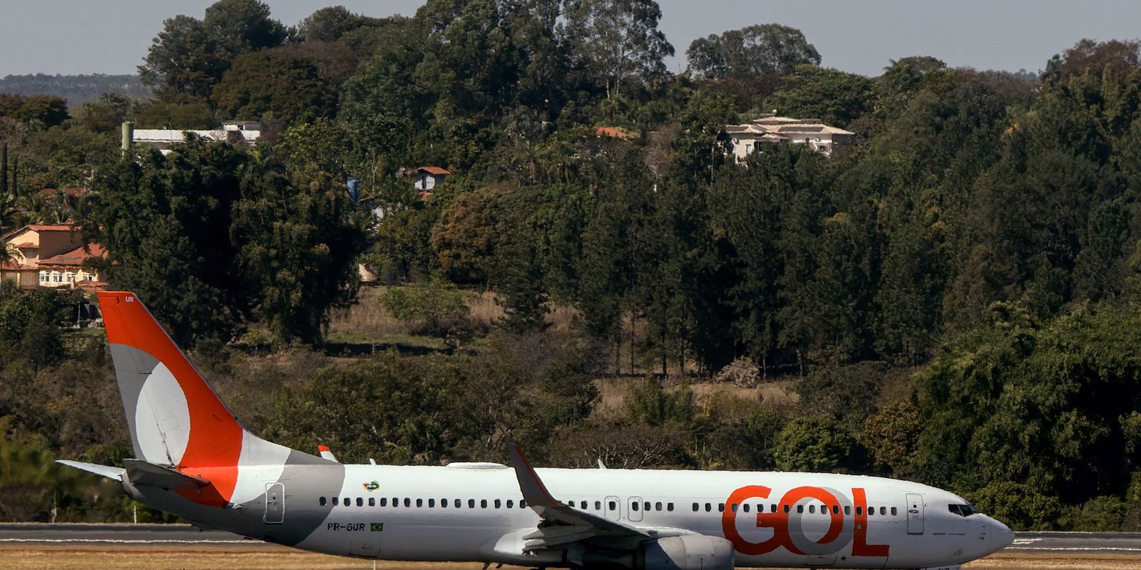 Imagem referente a Avião da GOL faz pouso de emergência após decolagem em Goiânia