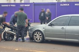 Após atropelar cachorro, motociclista bate contra Golf na Avenida Tito Muffato