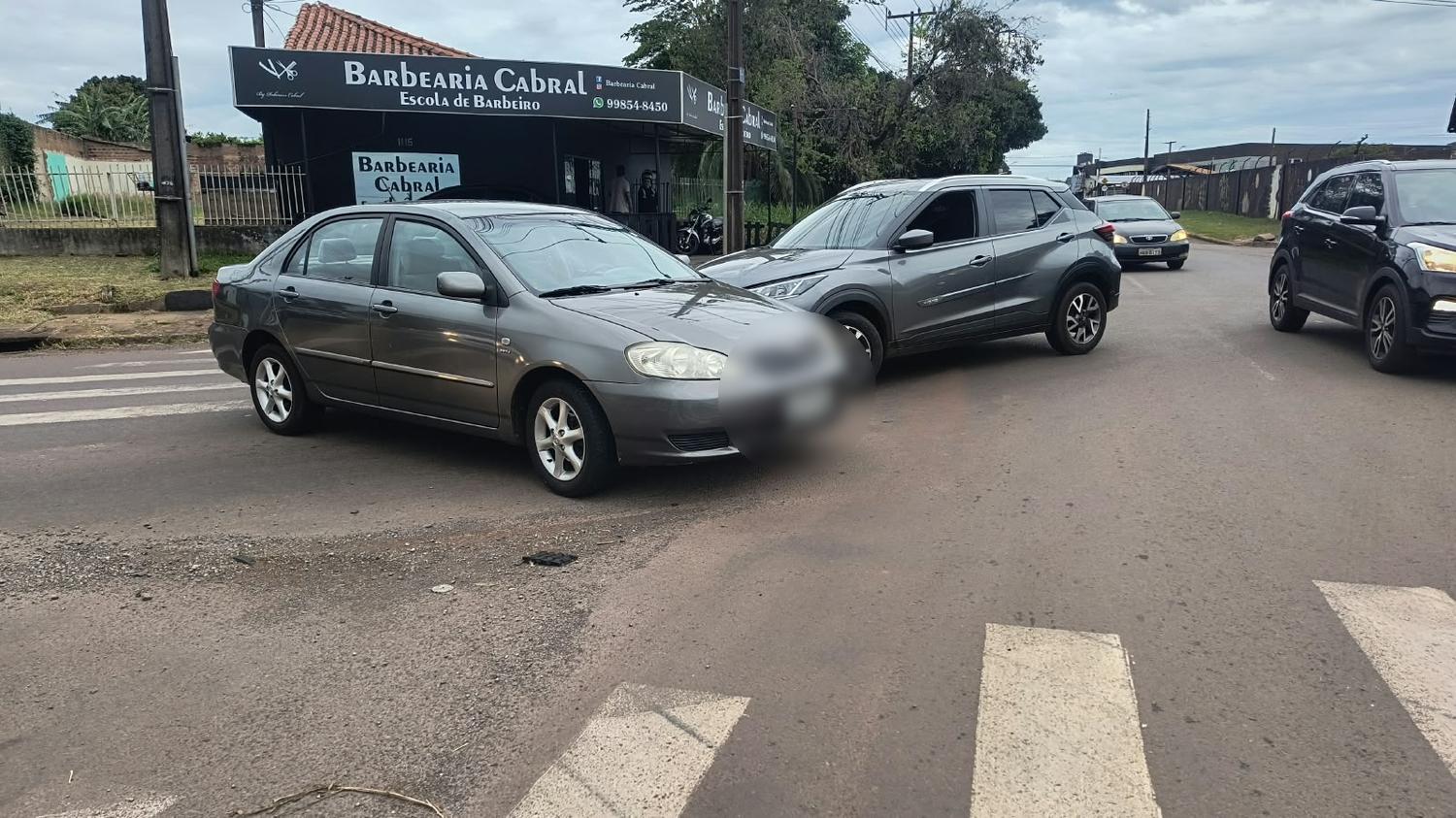 Corolla e Kicks se envolvem em acidente de trânsito no Pioneiros Catarinenses