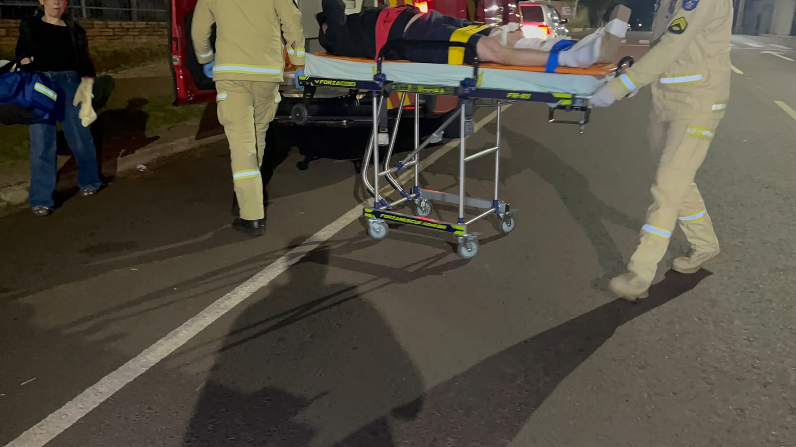 Homem fratura a patela após sofrer queda no Bairro Universitário em Cascavel