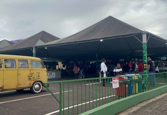 Feira do Teatro reúne gastronomia e artesanato no centro de Cascavel
