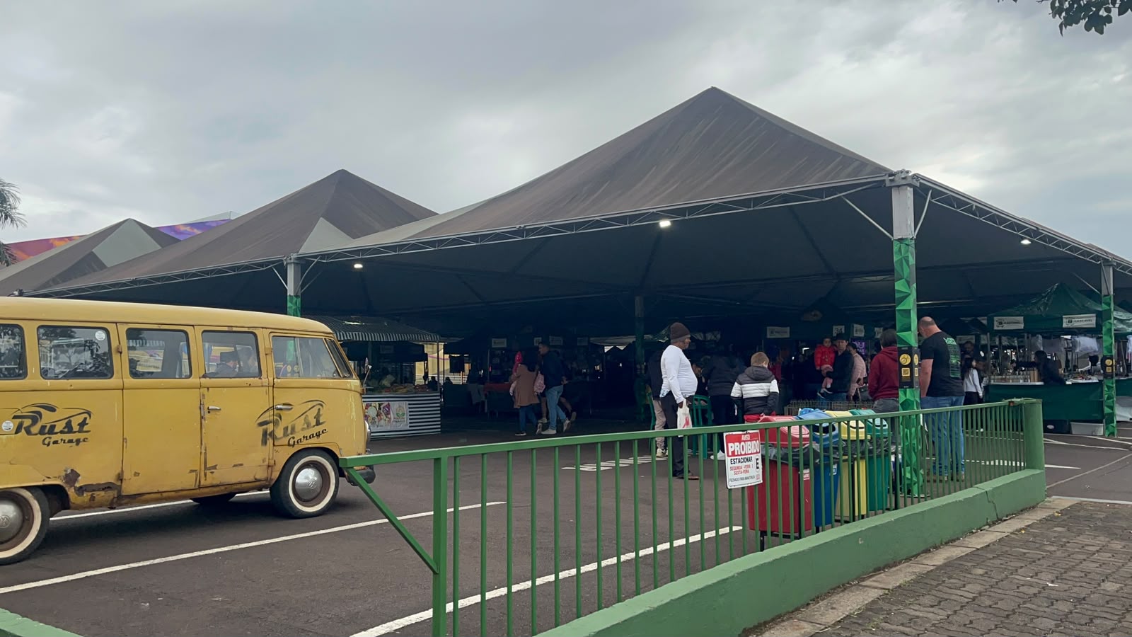 Feira do Teatro reúne gastronomia e artesanato no centro de Cascavel