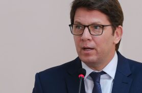 Dino aponta indícios de liderança de Mário Frias em desvio de emendas