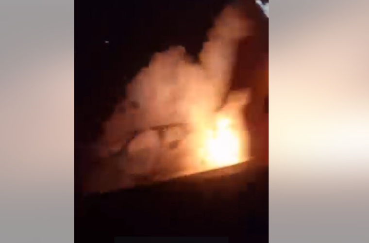 Corpo carbonizado é encontrado em veículo incendiado em Pato Branco Imagem referente a Corpo carbonizado é encontrado em veículo incendiado em Pato Branco