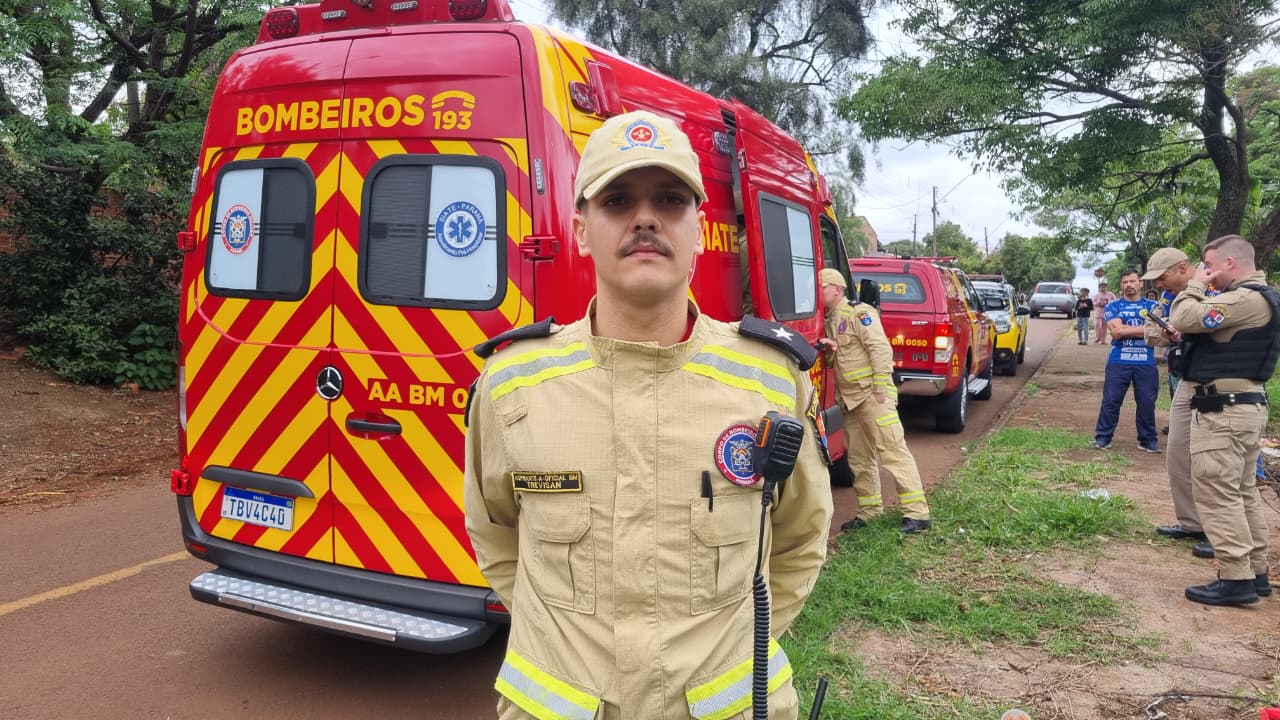 “Não tão grave, mas estável, com várias lesões em crânio”, afirma oficial sobre jovem agredida
