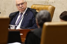 Ex-ministros e sociedade civil divulgam carta em apoio a Fachin 