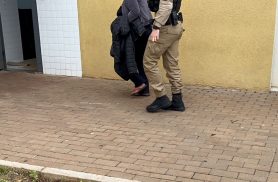 Mulher é detida após agredir enteada durante briga familiar