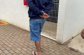 Após briga sobre venda de casa, irmão pega irmã pelo pescoço e caso vai parar na Delegacia