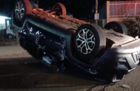 Condutora escapa ilesa após capotamento de Jeep no bairro Presidente Kennedy
