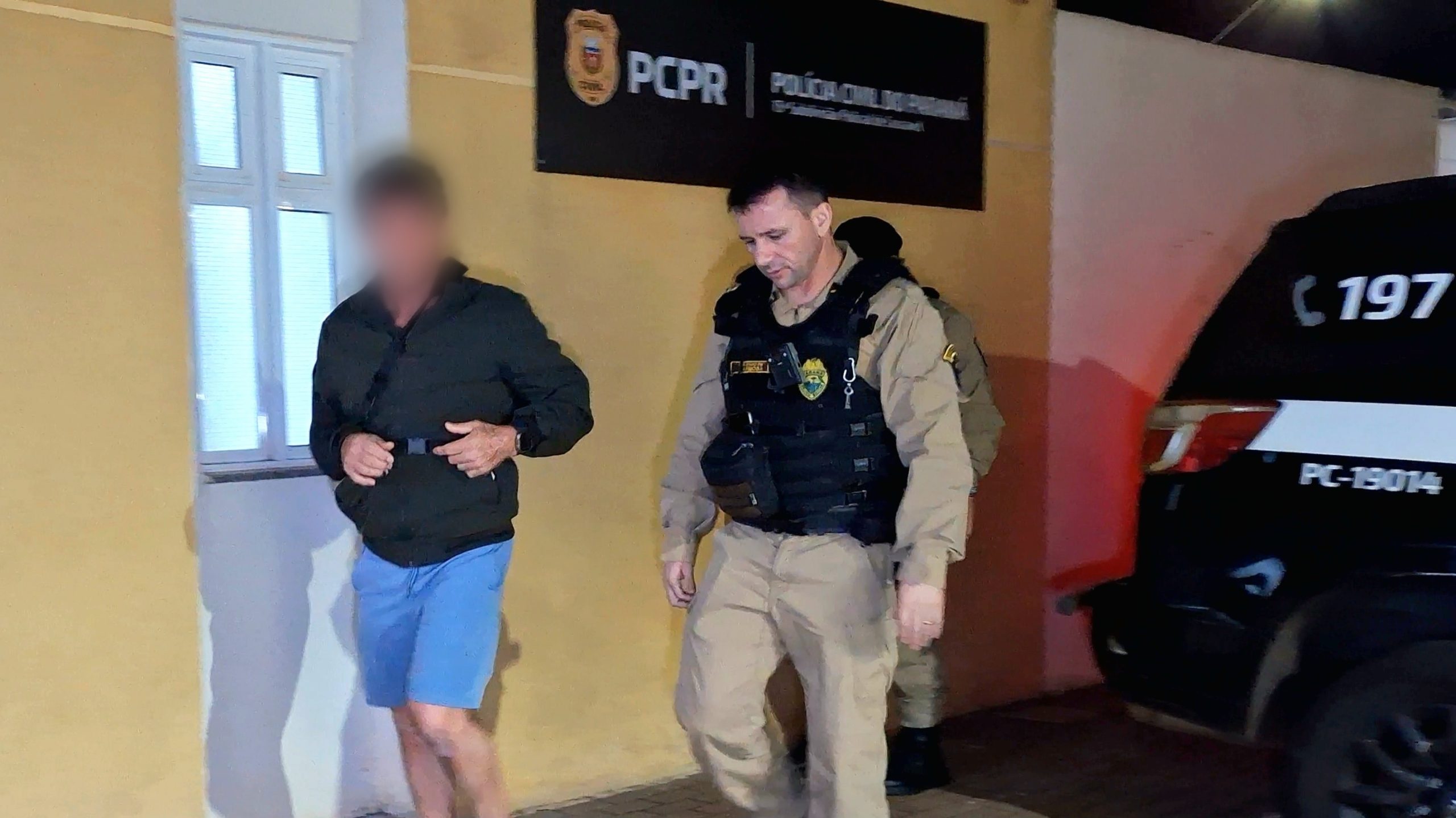 Desentendimento termina com empurrões e homem é conduzido pela PM no Bairro Neva