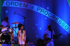 Amy Winehouse transforma dor, jazz e soul em uma voz impossível de esquecer