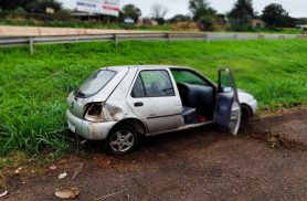 Fiesta capota após ser fechado por carro na PRc-467, em Cascavel