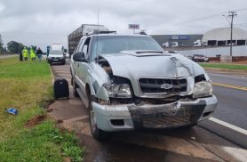 Motorista freia na BR-277 para não atropelar cachorro e Saveiro é atingida na traseira por S10