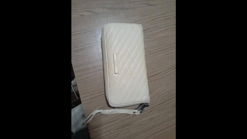 Foi achado bolsa no bairro Centro Imagem referente a Foi achado bolsa no bairro Centro
